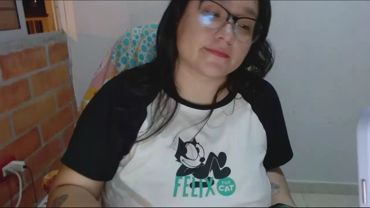 cinnamoncookies on Cam4 