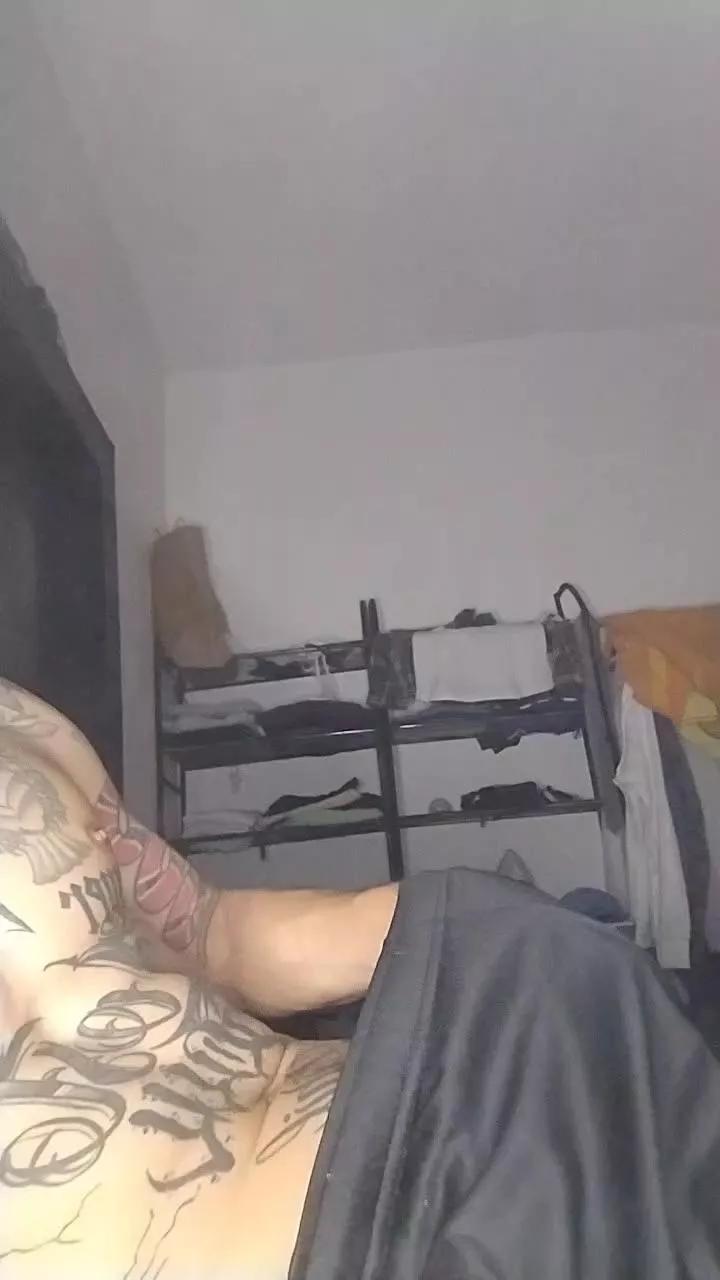 cruzito82 on Cam4 