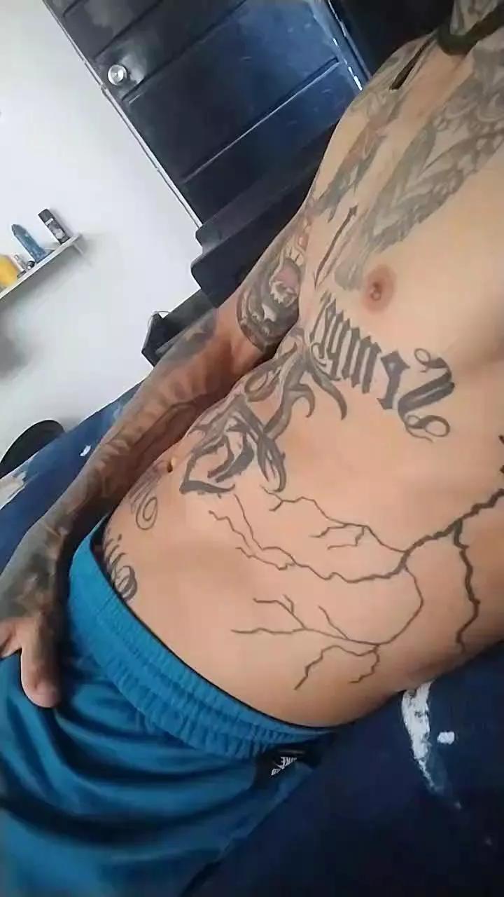 cruzito82 on Cam4 