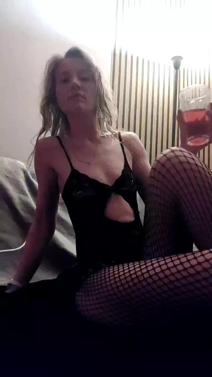 CuteSlut4u on Cam4 