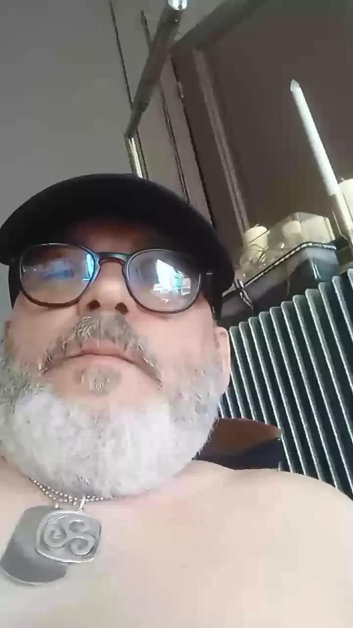 D4DLou1sX on Cam4 