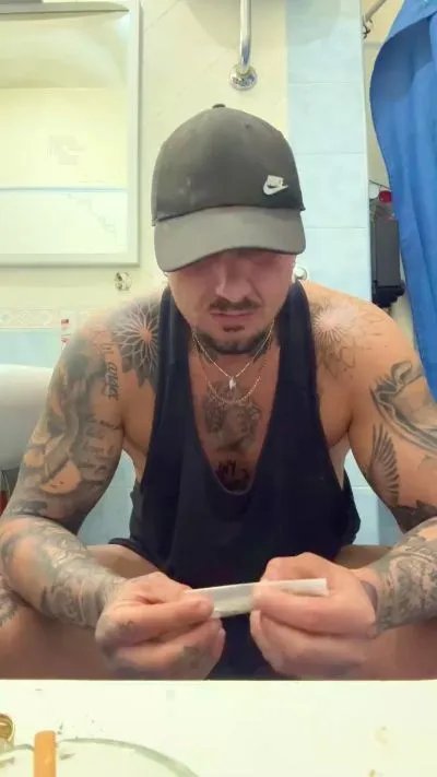 Dandyi90 — Freechat on Cam4