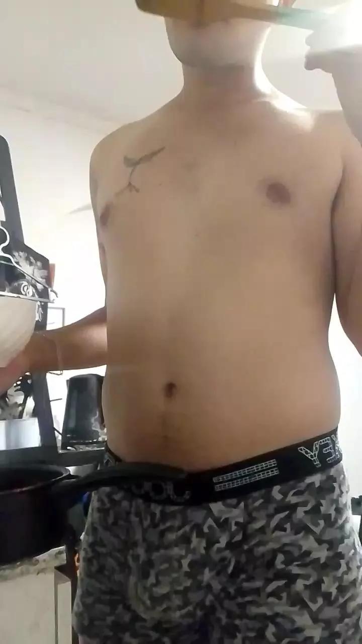 DeBombonnomas on Cam4 