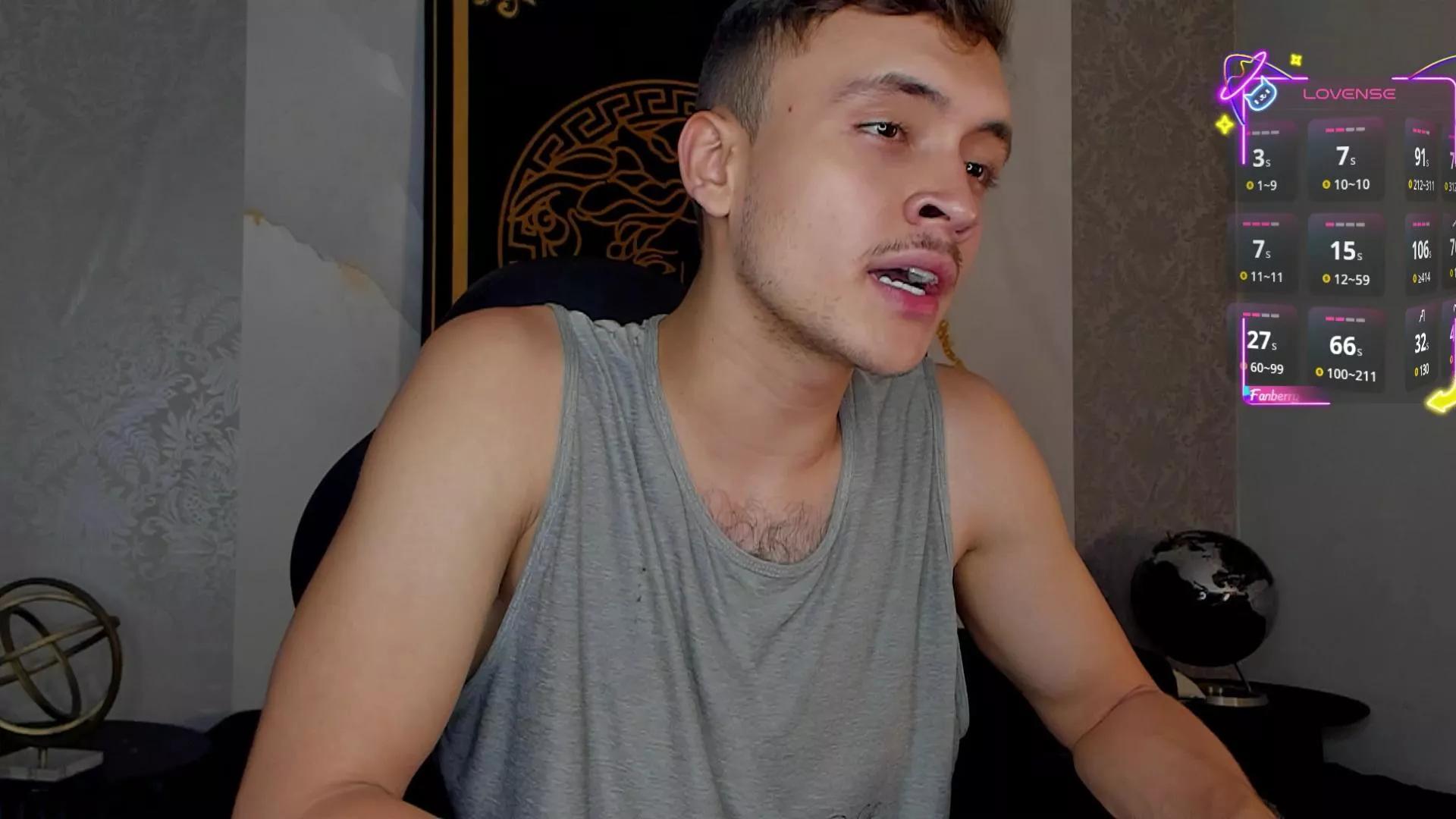 Desmon_Clark on Cam4 