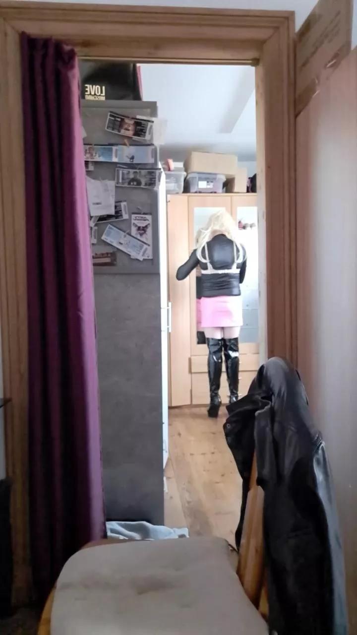 devbiwhore1984 on Cam4 