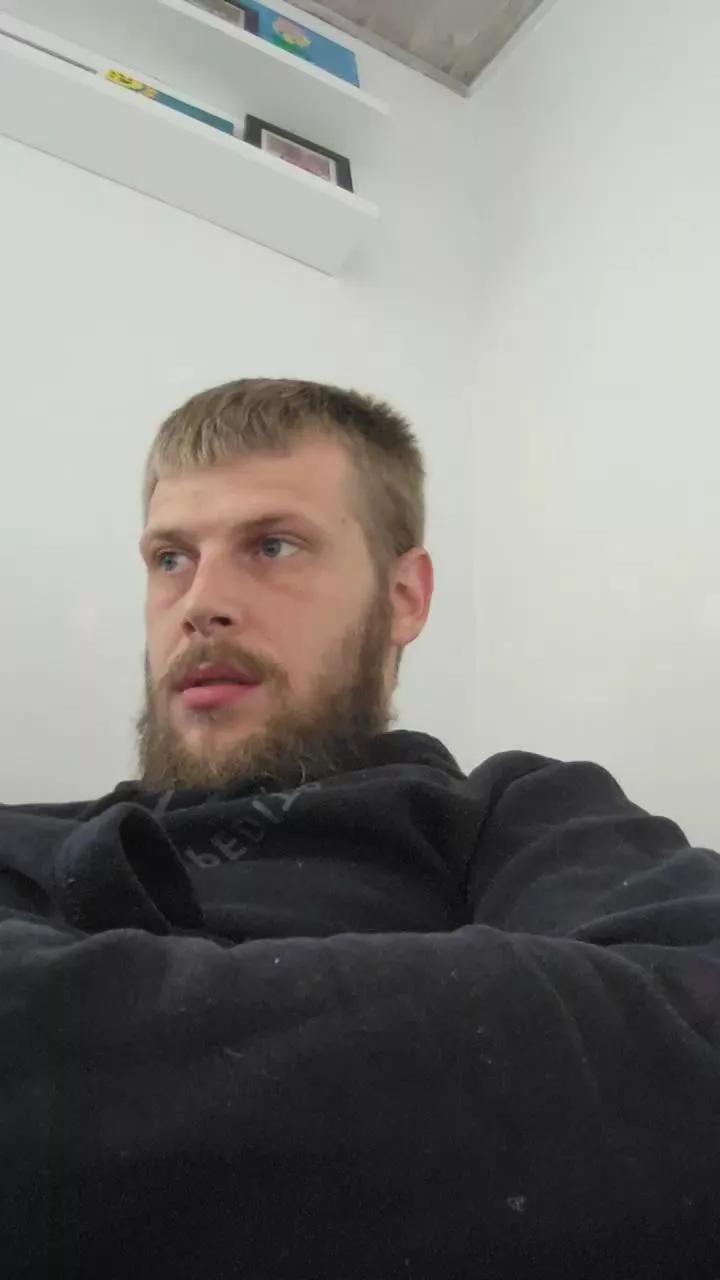 Dirtydick95 on Cam4 