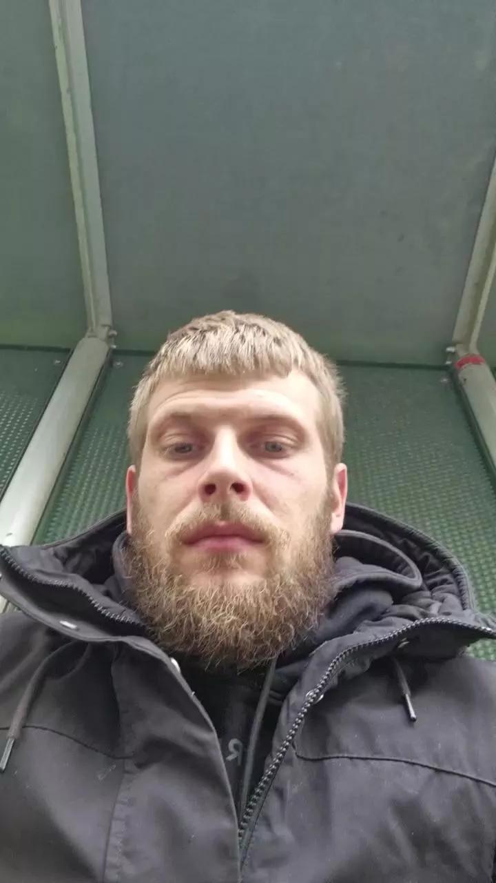 Dirtydick95 on Cam4 