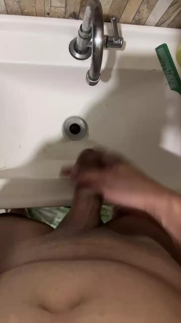 Eduardo192809 on Cam4 