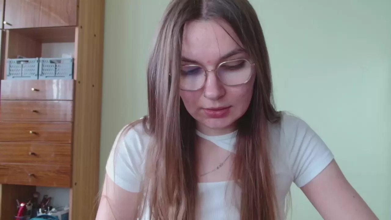 EllyHEARTx on Cam4 