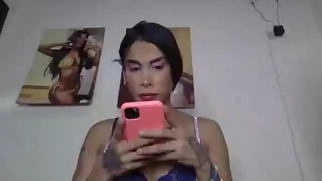 EMMILY_USUGA1 on Cam4 