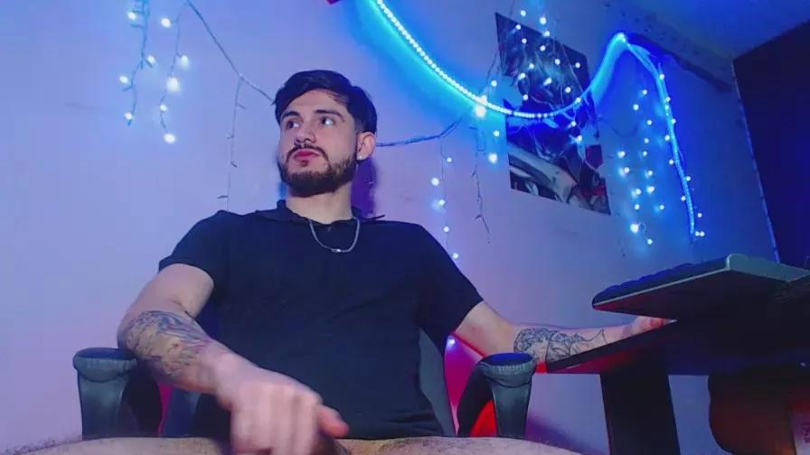 Enzo_latin on Cam4 