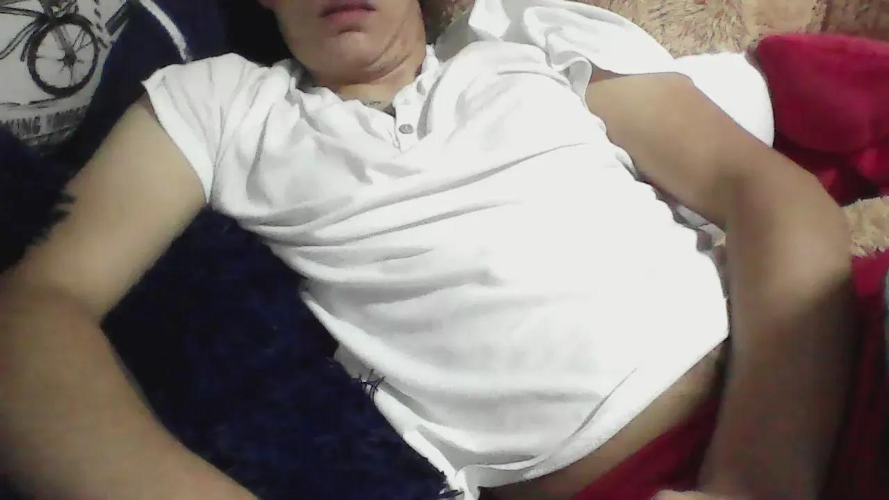 estebitan243 on Cam4 