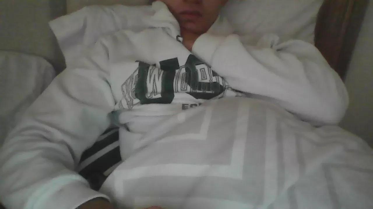 estebitan243 on Cam4 