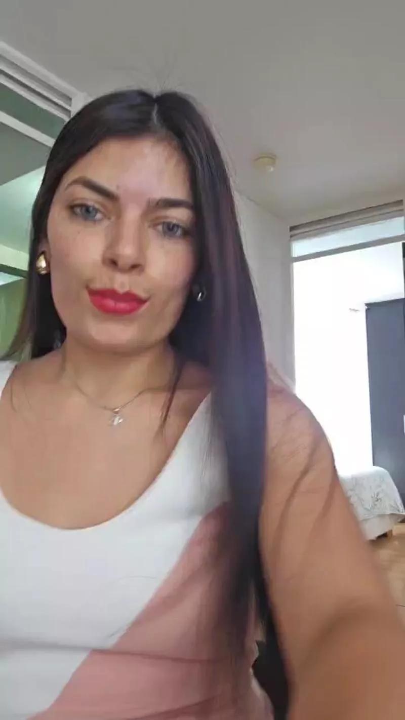 Estefanii_R on Cam4 