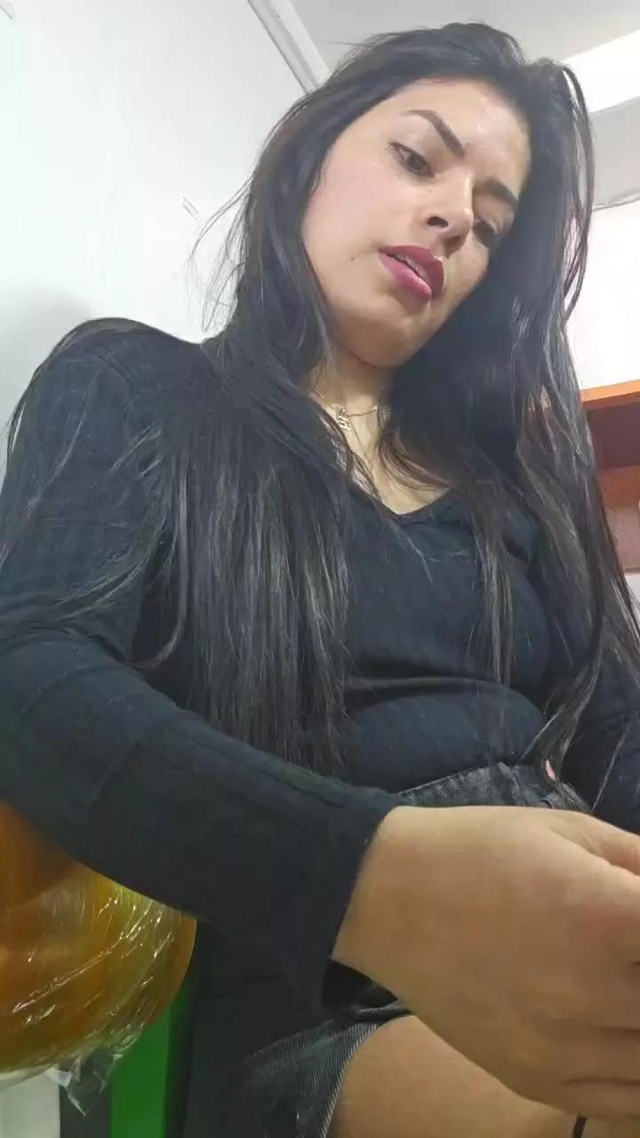 Estefanii_R on Cam4 