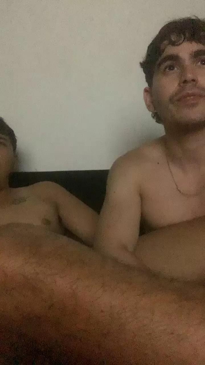 gualas on Cam4 