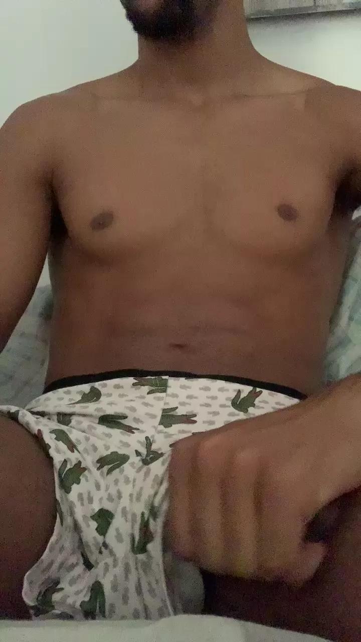 GuxDot21 on Cam4 