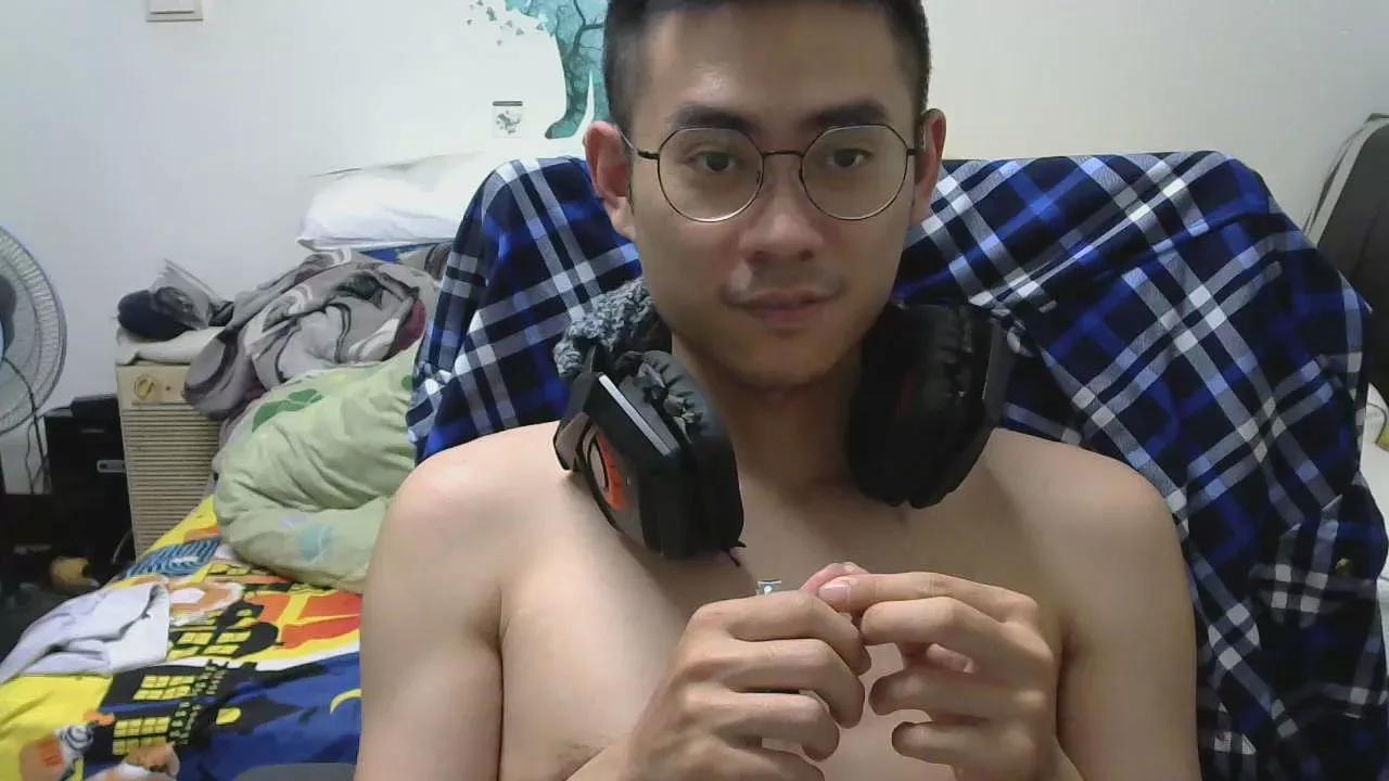 H0119 on Cam4 