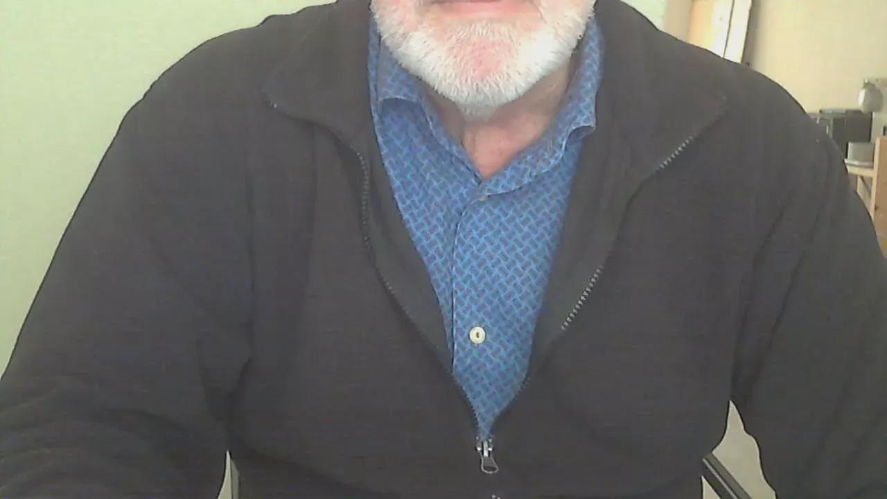hairybull on Cam4 