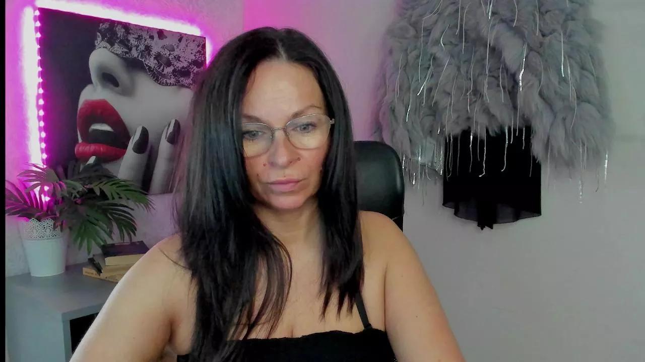 Helen_Wild on Cam4 