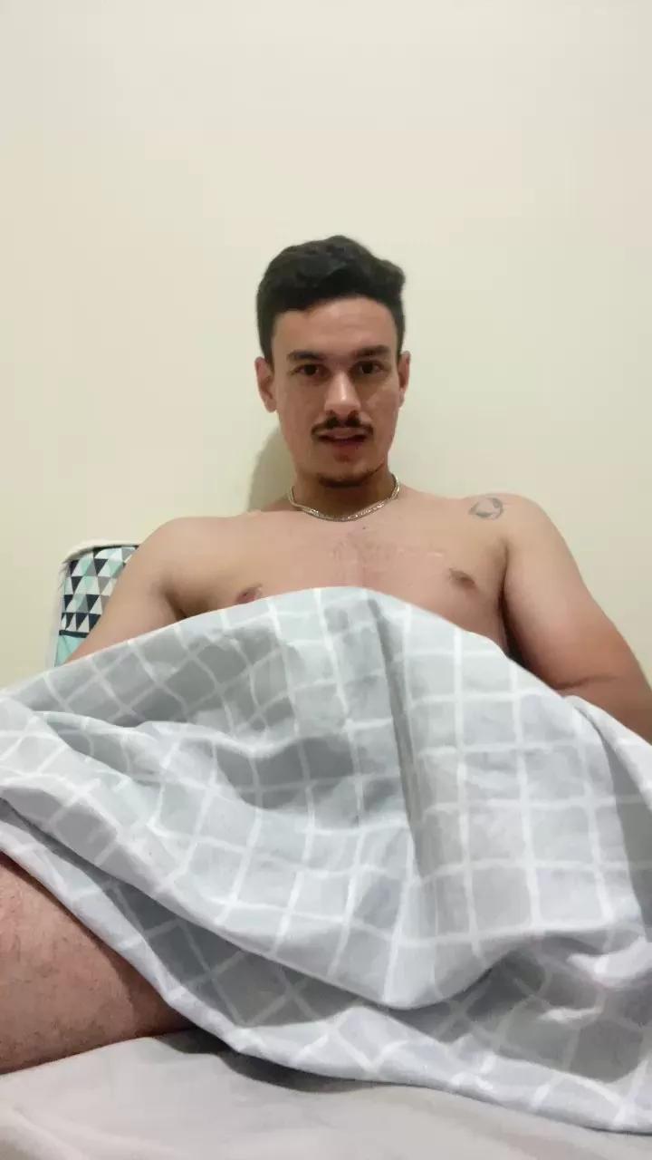 Henriquezaumm on Cam4 