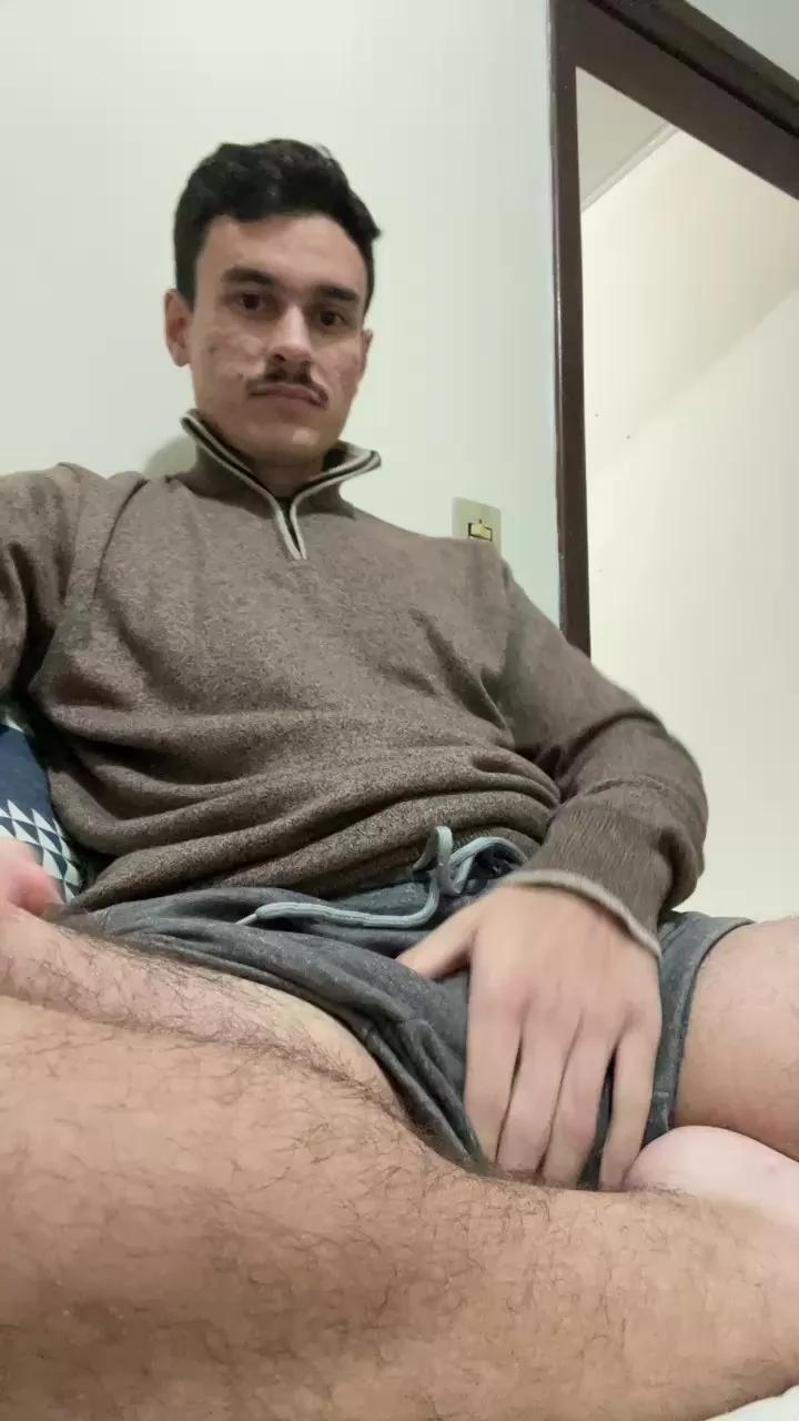 Henriquezaumm on Cam4 