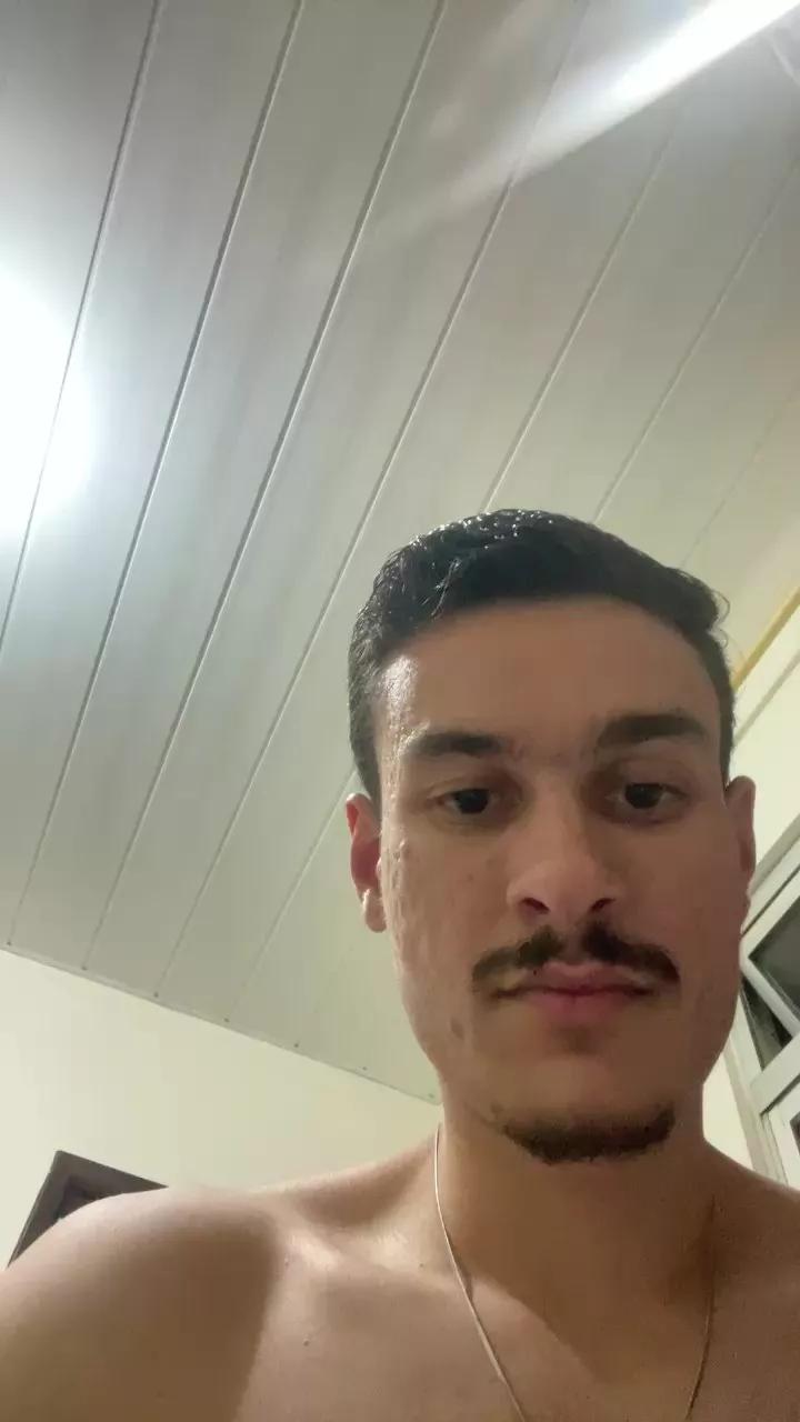 Henriquezaumm on Cam4 