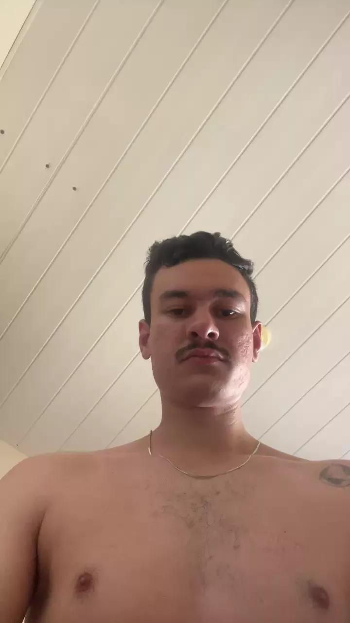 Henriquezaumm on Cam4 