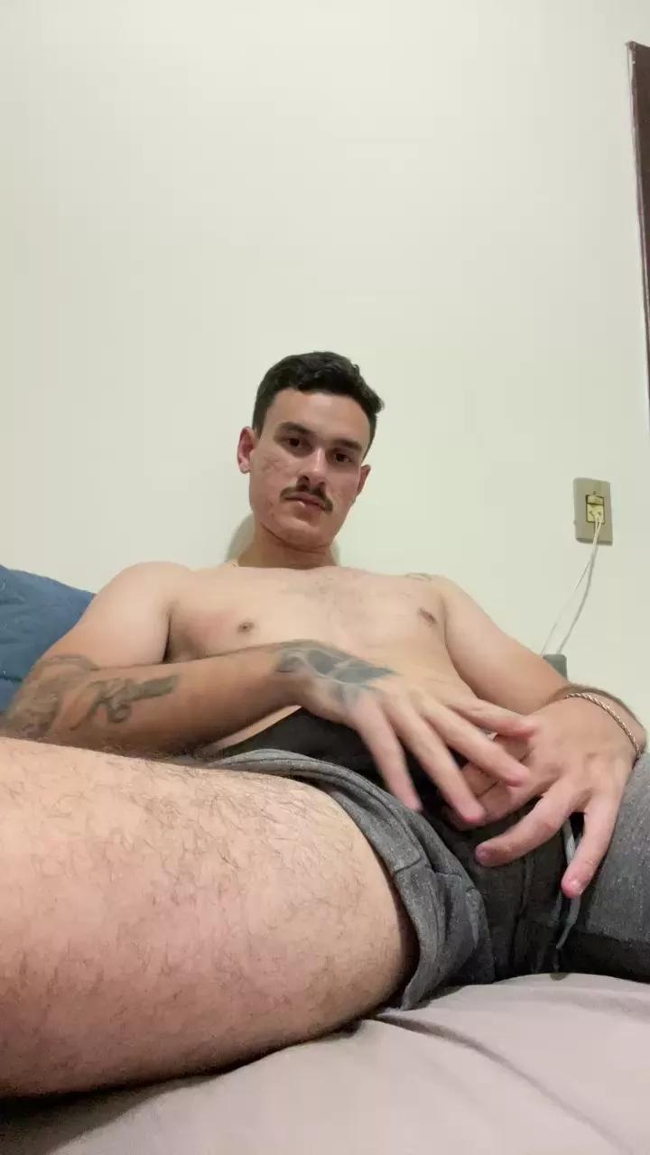Henriquezaumm on Cam4 