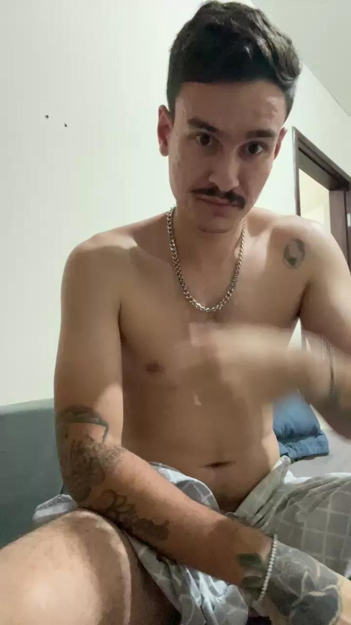 Henriquezaumm on Cam4 