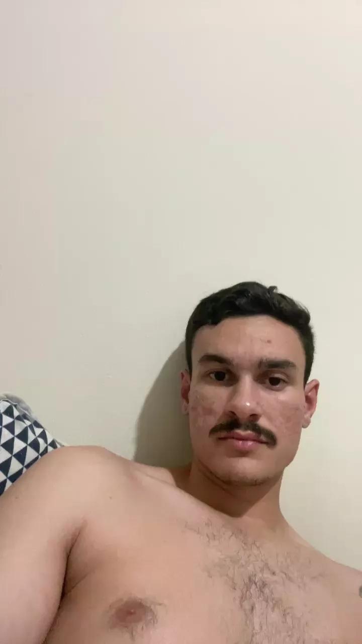 Henriquezaumm on Cam4 