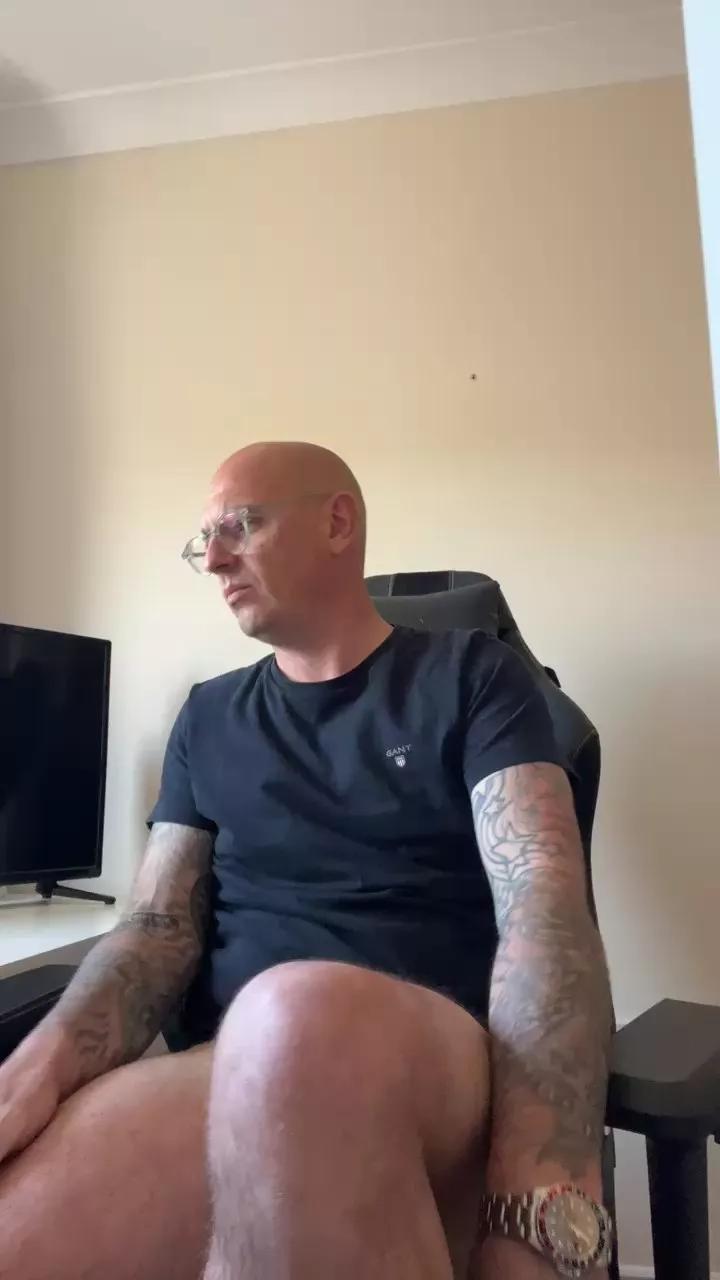 hornyhants1 on Cam4 