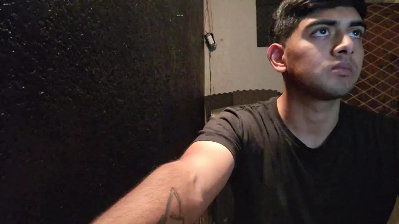 Hugo_Boss69 — Freechat on Cam4