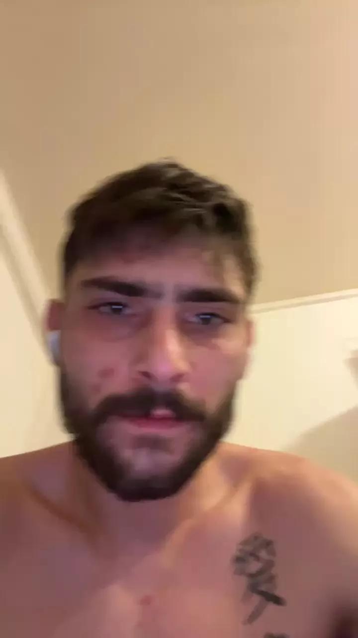 Hugobg34 on Cam4 