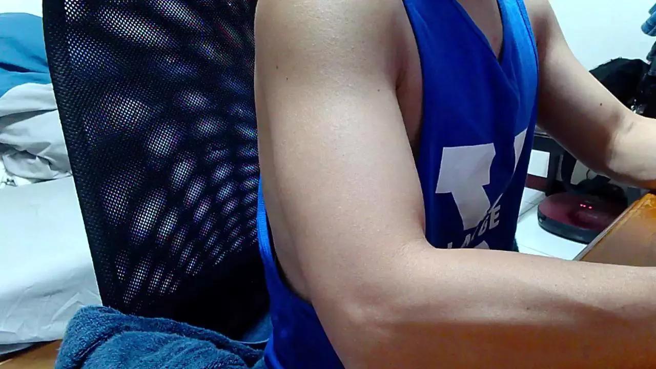 ianvon01 on Cam4 