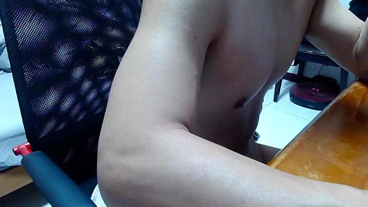 ianvon01 on Cam4 