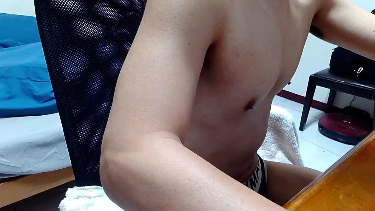 ianvon01 on Cam4 