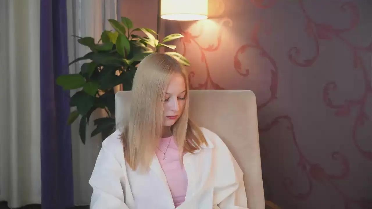 JeanieBeynon —  #pussy #blowjob #gamer #pee #pornstar #lesbian #spanking