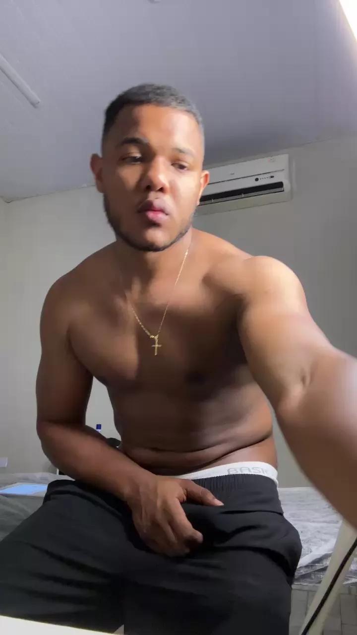 Joedot24 on Cam4 