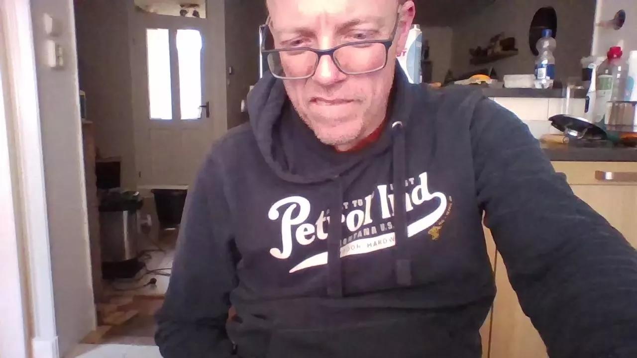 jwo100 on Cam4 
