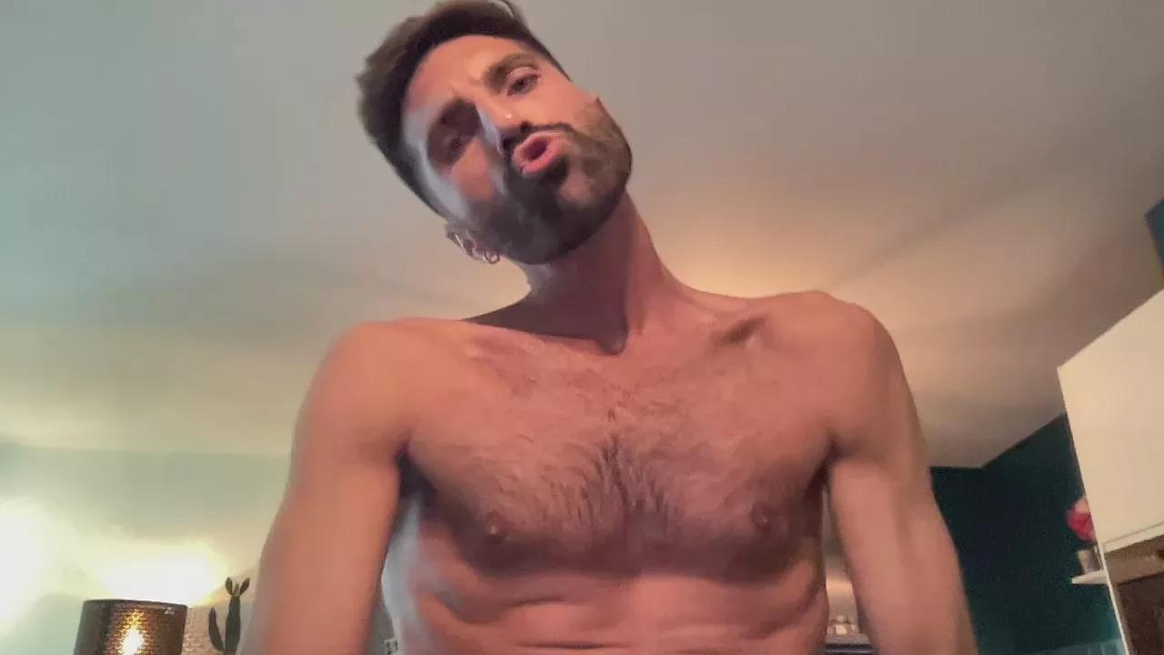 KiinkyBtm on Cam4 