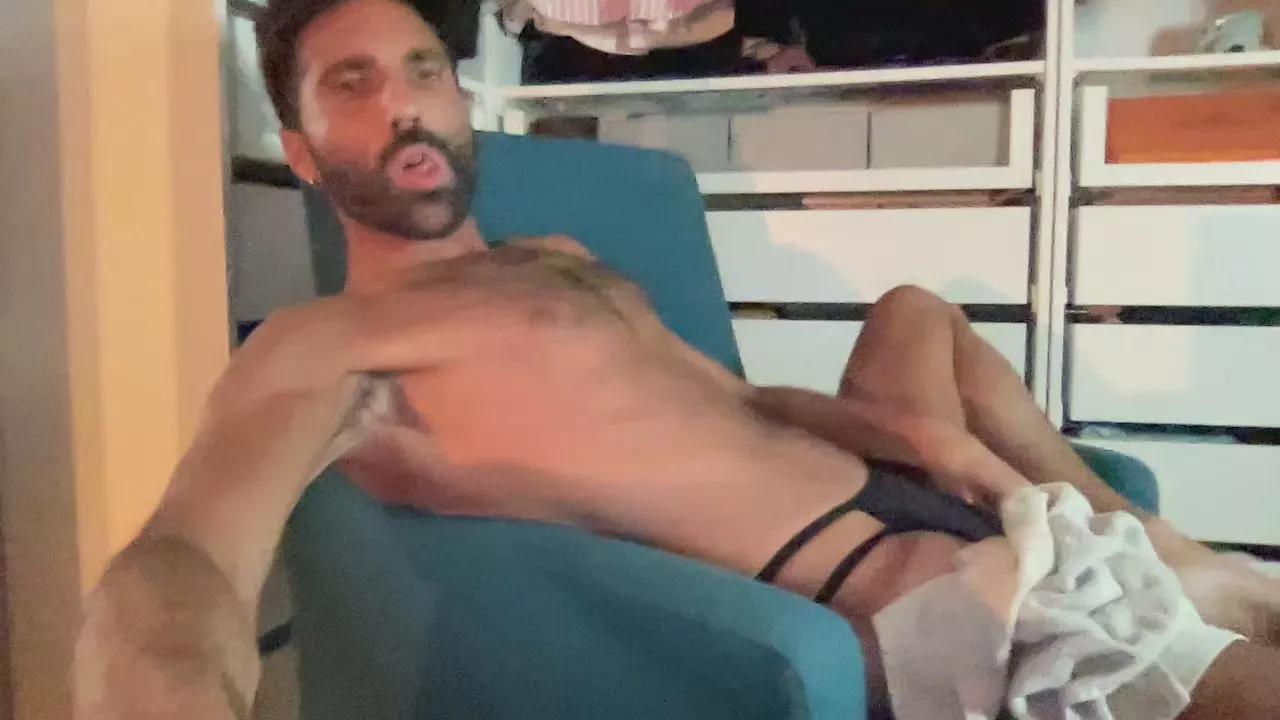 KiinkyBtm on Cam4 