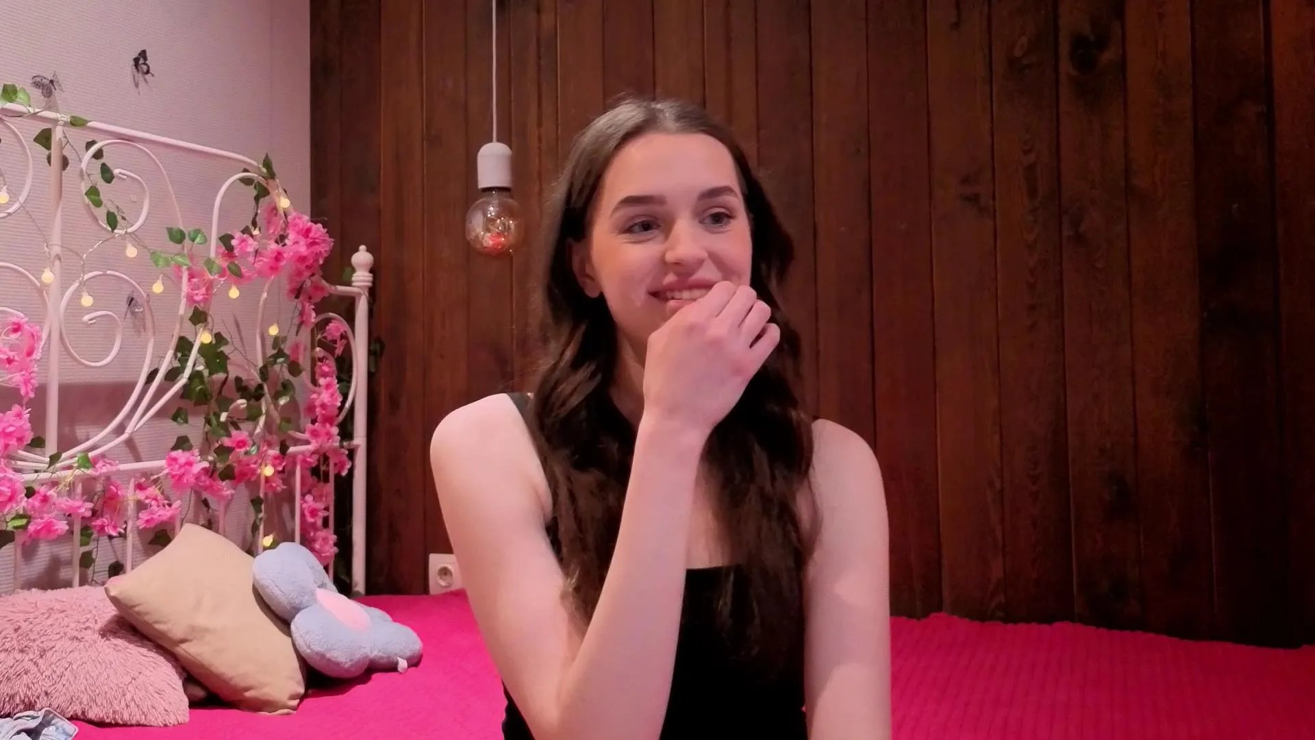 KimberKinne —  #spanking #cute #smoke #striptease #feet