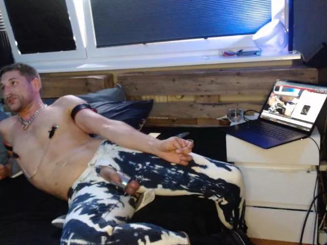 KinkyFistSlut on Cam4 