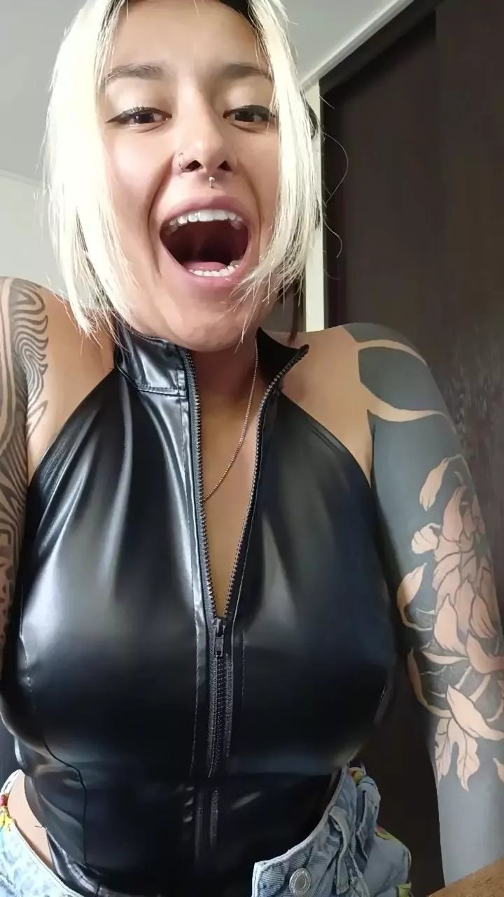 Kitty_goddess on Cam4 