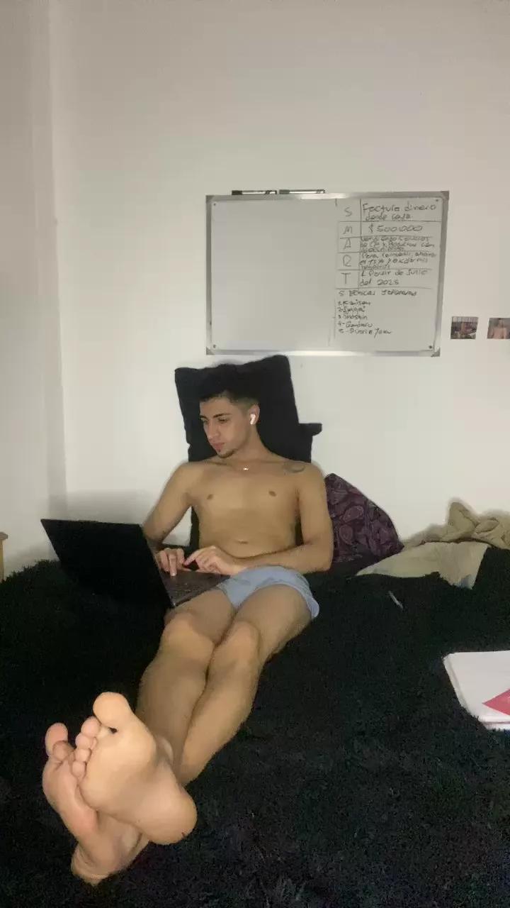 Laionelpenebig on Cam4 
