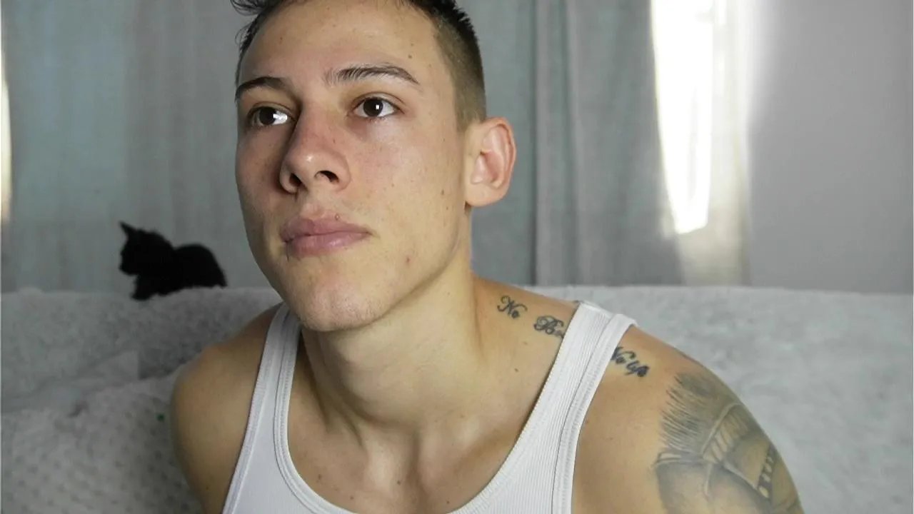 Latino_Milk_99 on Cam4