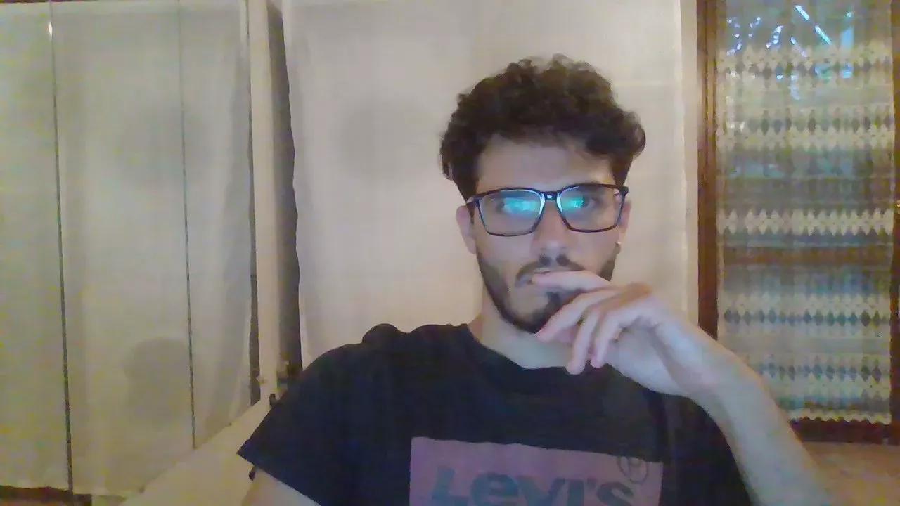 LeoLove98 on Cam4 
