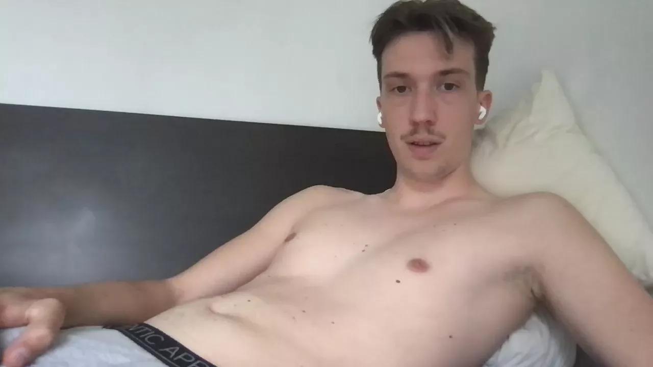 LeonToPlay on Cam4 