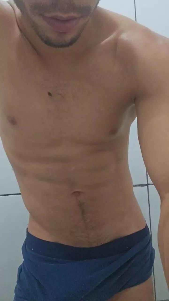 Lewis_castroo on Cam4 